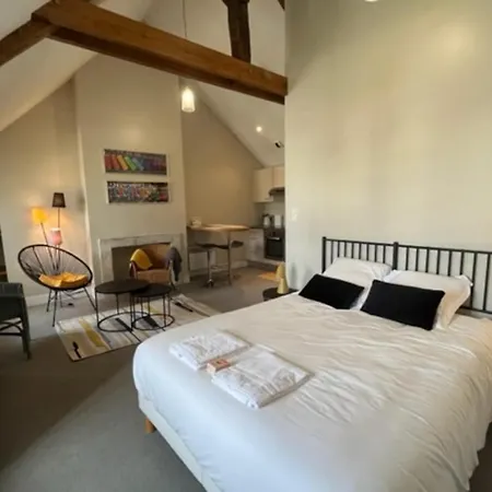 Comfortable Studio Near The Heart Of